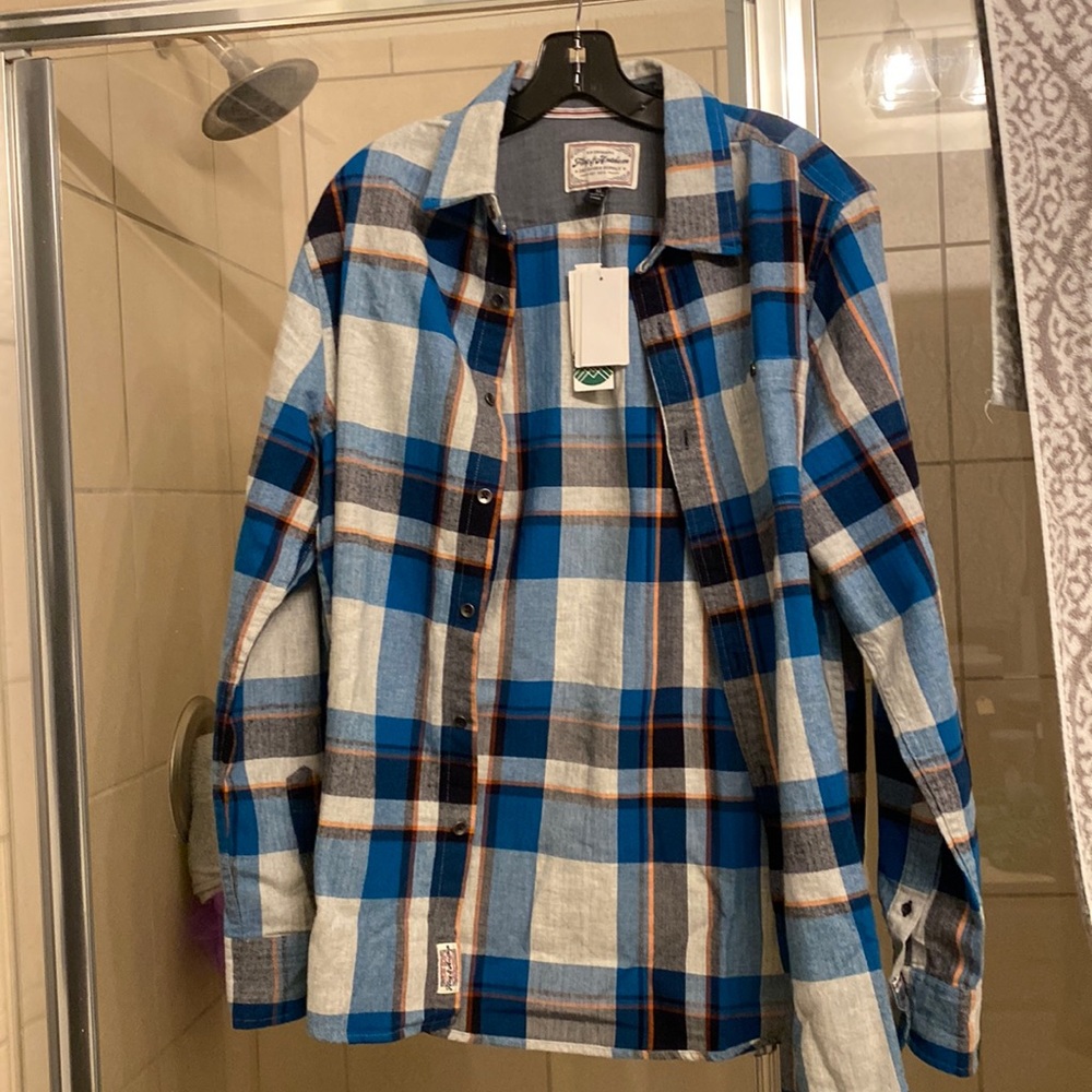 Flag and Anthem flannel long sleeve, single pocket, men’s shirt size medium.